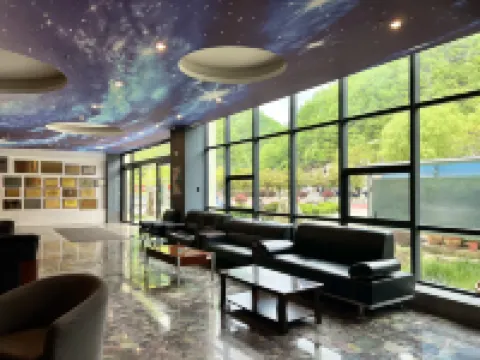 Qinling Gorge Amusement Park Homestay