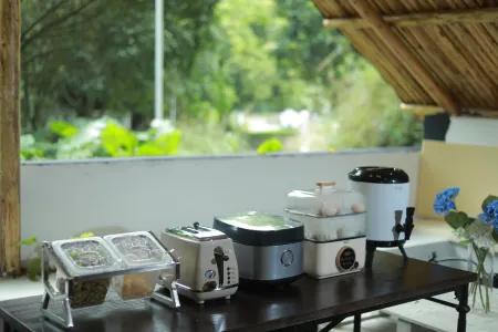 Half Day Away City Ancient Tree Mine Camping Hotel Отели в г. Сыхуэй