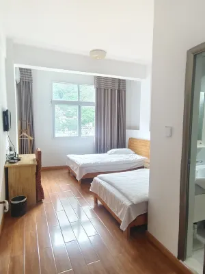 Longlong Hotel Hotels near Sichuan Kangding Guzanzhen Station