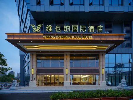 Vienna International Hotel (Shaoguan High-speed Railway Station Square Branch)