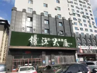 Ruihao Homestay (Jinjiang Building) فنادق في فنغ تشنغ