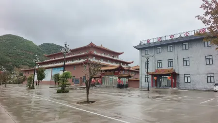 Hangu Pass Laozi Cultural Wellness Resort Отели в г. Линбао