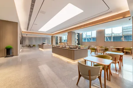 Zhongshun Hotel (Yichang East Railway Station Branch) Отели в г. Ичан