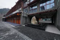 칭무춘 그랜드 호텔 (칭무춘 고대 도시 관광 접수 센터) 칭무촨구전/청목천고진-쇼핑센터 주변 호텔