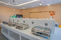Lvyue Hotel (Yining City Railway Station) فنادق في إي نينغ