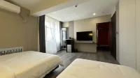 YICHUN XINQIAN ESPORTS HOTEL - parking