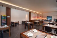 Ten-Mile Snow Mountain Luxury Lodge