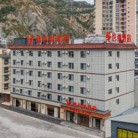 Vienna Hotel (Longnan Lantian · Lianhu Plaza Branch) Отели в г. Луннань