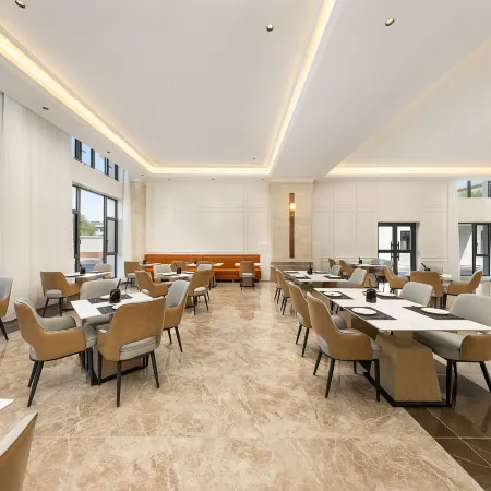 Vienna International Hotel (Qianquan Lake Branch, Tacheng)