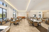 Vienna International Hotel (Qianquan Lake Branch, Tacheng) - parking