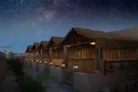 Crescent Moon Spring Zichenju Homestay (Mingsha Mountain and Crescent Moon Spring Scenic Area) - parkir