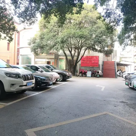 Lijiang Letu Boutique Hotel (Guilin Liangjiang Sihu Dongxi Alley)