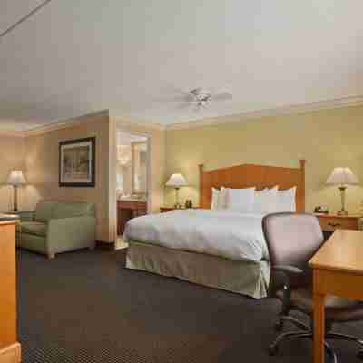 Homewood Suites by Hilton Philadelphia-City Avenue Rooms