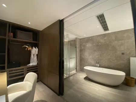 Bright Holiday Village Отели рядом с достопримечательностью «Hubin Park»