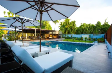 Meridian Adventure Marina Club & Resort