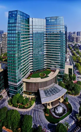 DoubleTree by Hilton Heyuan Отели рядом с достопримечательностью «First High-Altitude Fountain in Asia»