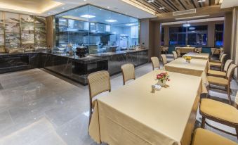 Xishuangbanna Tianmeishu Light Luxury Hotel