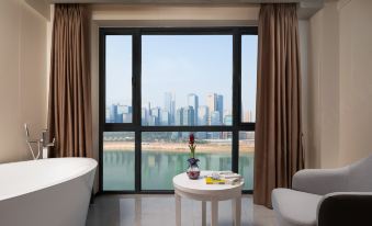 Orient river and city Hotel(Chongqing Jiefangbei Hongyadong store)