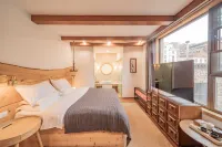 Charmyard Inn