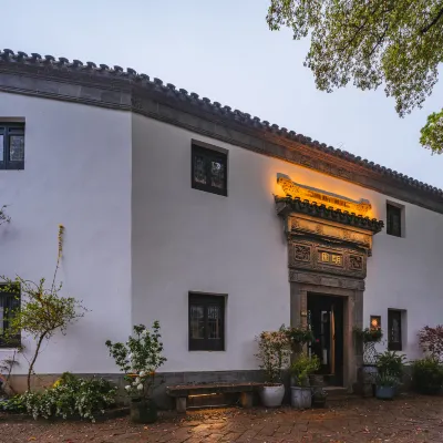 Floral Lux Hotel · Tongli Mingyuan Inn Hotels near Tongli Town