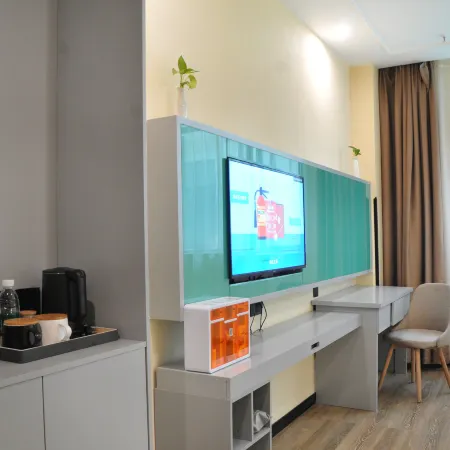 WOW HOTEL(Qianjiang Wulingshan Airport Hotel) Отели рядом с достопримечательностью «Холл-Стрит Планирование Выставок»