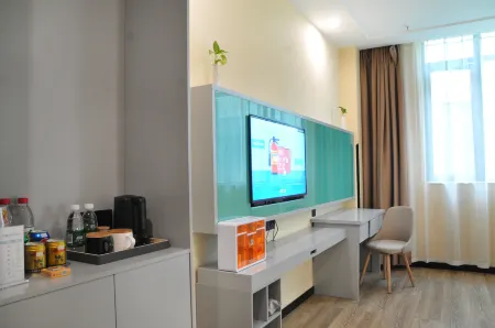 WOW HOTEL(Qianjiang Wulingshan Airport Hotel) Отели рядом с достопримечательностью «Chongqing Vocational Institute of Tourism»