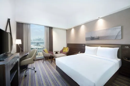 Hampton by Hilton Dubai Airport Отели рядом с Аэропорт Дубай