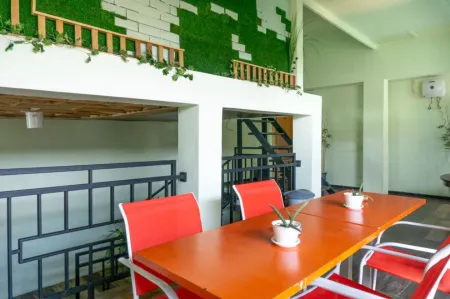 RedDoorz Near Alun Alun Madiun Отели в г. Geger