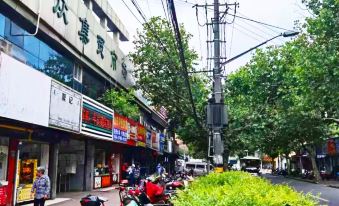 Zuoting Hotel (Jinqiu Road, Shanghai University store)