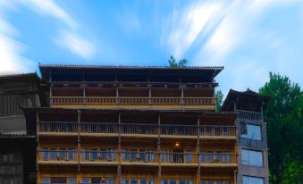 Xijiang Qianhu Miao Village Yunyue Mountain Residence