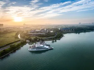 East Tai Lake Grand Hotel