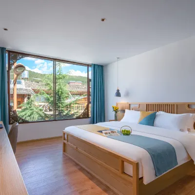 Shangri la Jianyi light luxury intelligent B & B Hotels near Diqing Shangri-La Airport