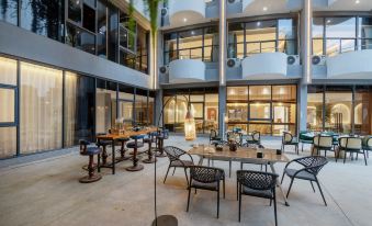 ELong Xicheng International Hotel(Haiya Colorful City Tongle South Subway Station Store)