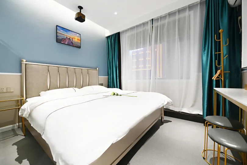 Happy Town Garden Hotel (Hanyang Bus Station Metro Station Shengguandu )