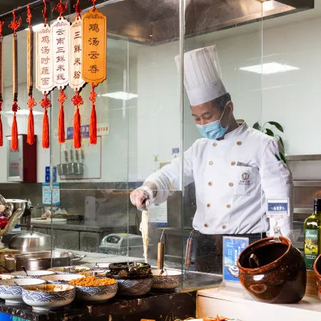 Jinan Jihua Mansion (Daming Lake Quancheng Square Shop) Отели рядом с достопримечательностью «Озеро Пяти драконов»