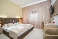 Royal Airport Hotel - parking