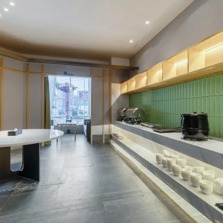 Xiyue Smart Hotel (Yuechi Railway Station Power Century City)