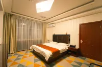 Ruoqiang holiday inn