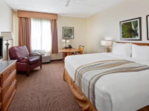 La Quinta Inn & Suites by Wyndham Sawgrass Hotels in Sunrise