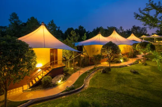 Chengdu Miaoxi Wild Luxury Resort Hotel Hotels near Slow Time Fresh Flower Town