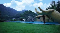 Sitting in the Valley Country House Collection Hotels in Qingtian County