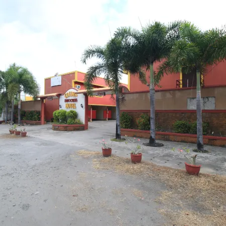 Golden Success Hotel I by RedDoorz