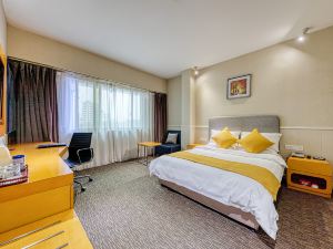 Golden Lion Business Hotel (Yichang Xiaoxi Tayiling Hospital)