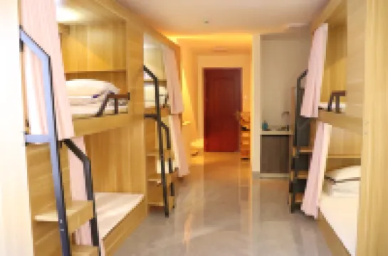 Hidden Dongli Youth Homestay (Vientiane City Subway Station)