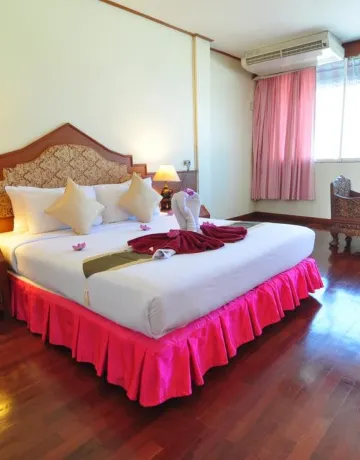 ห้องซูพีเรียร์ เตียงใหญ่ 1 เตียง