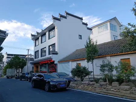 Huangshan Xiuning Yiyuetang Homestay Отели рядом с достопримечательностью «Zuyuancun»