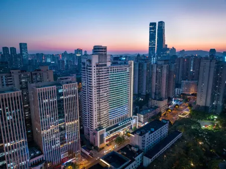 Lead-Goal Premier Hotel Отели рядом с достопримечательностью «Nvzi University Library»