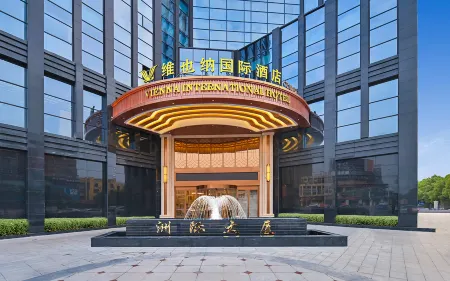 Vienna International Hotel (Yichun Wanzai Shop) Отели рядом с достопримечательностью «Wanzai Ancient City»