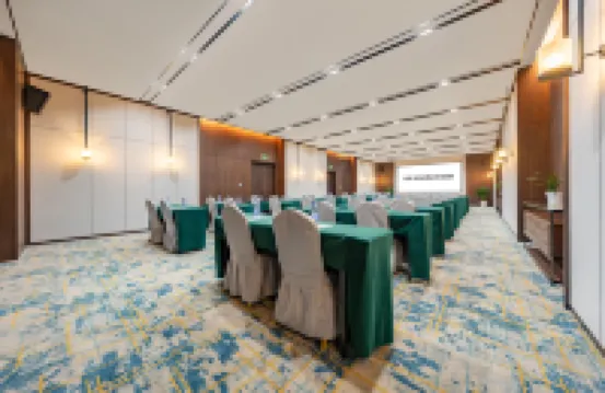 โรงแรมเวิลด์ (ผิงอี้ หลินอี้)