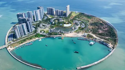 Wanning Riyuewan lives in Summer Seaview Surfing Apartment